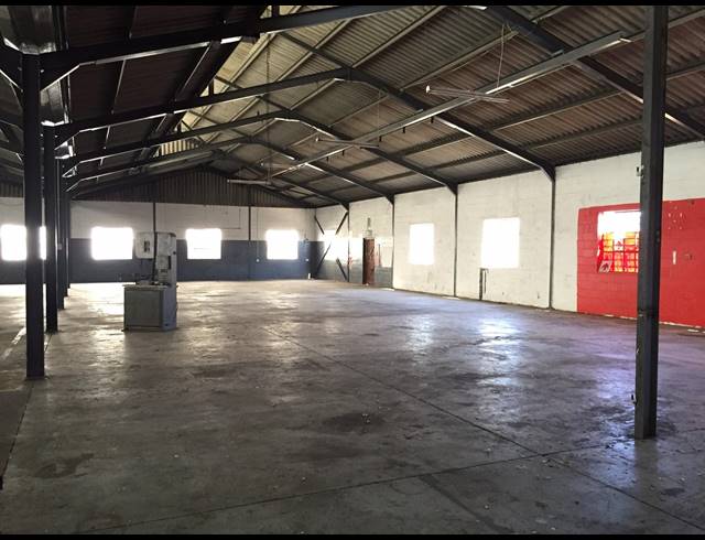 1,300M² FACTORY FOR SALE IN BEACONVALE